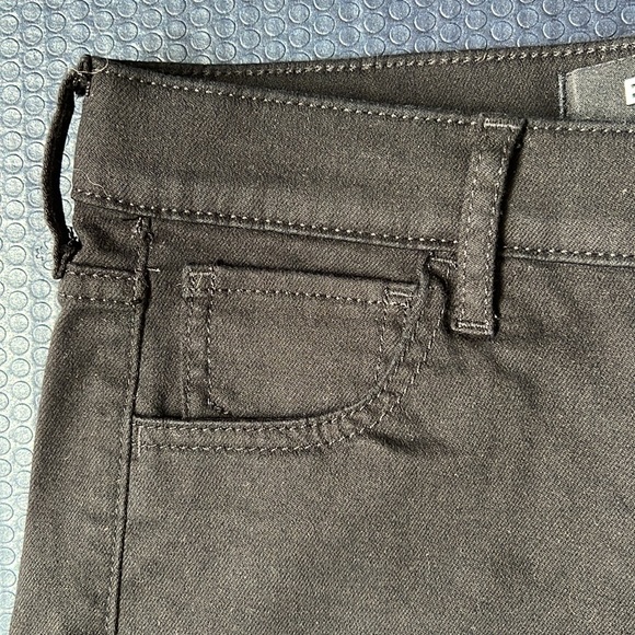 Express Mid-Rise Stretch Super Soft Black Jean Cut Off Shorts | EUC Size 2 - Picture 4 of 8